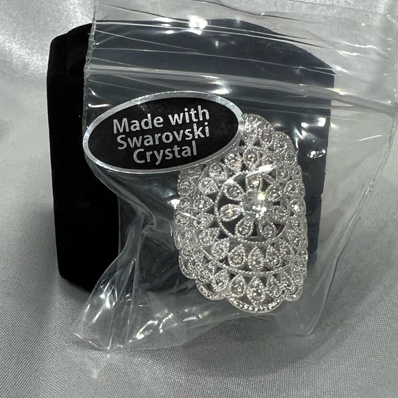Swarovski Element Intricate Crystal Silver Ring - Picture 8 of 10
